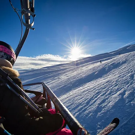 Chaleureux, Au Pied Des Pistes, Ideal Pour 6-8 Personnes Avec Terrasse - Fr-1-505-94 * Notre-Dame-de-Bellecombe